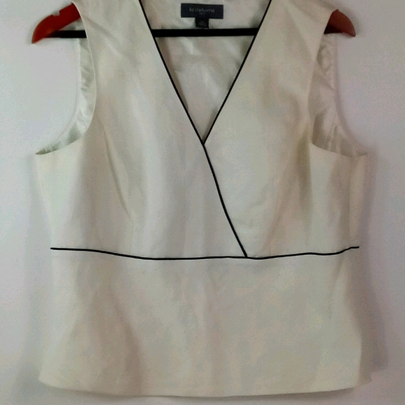 Liz Claiborne Tops - Liz Claiborne Suits 14W Creme Black Top Plus